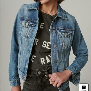 Lucky Brand Medium Wash Distressed Tomboy Trucker Jean Denim Button Down Jacket